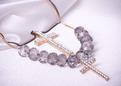 耳機與珠寶 智能科技與時尚藝術的完美交融